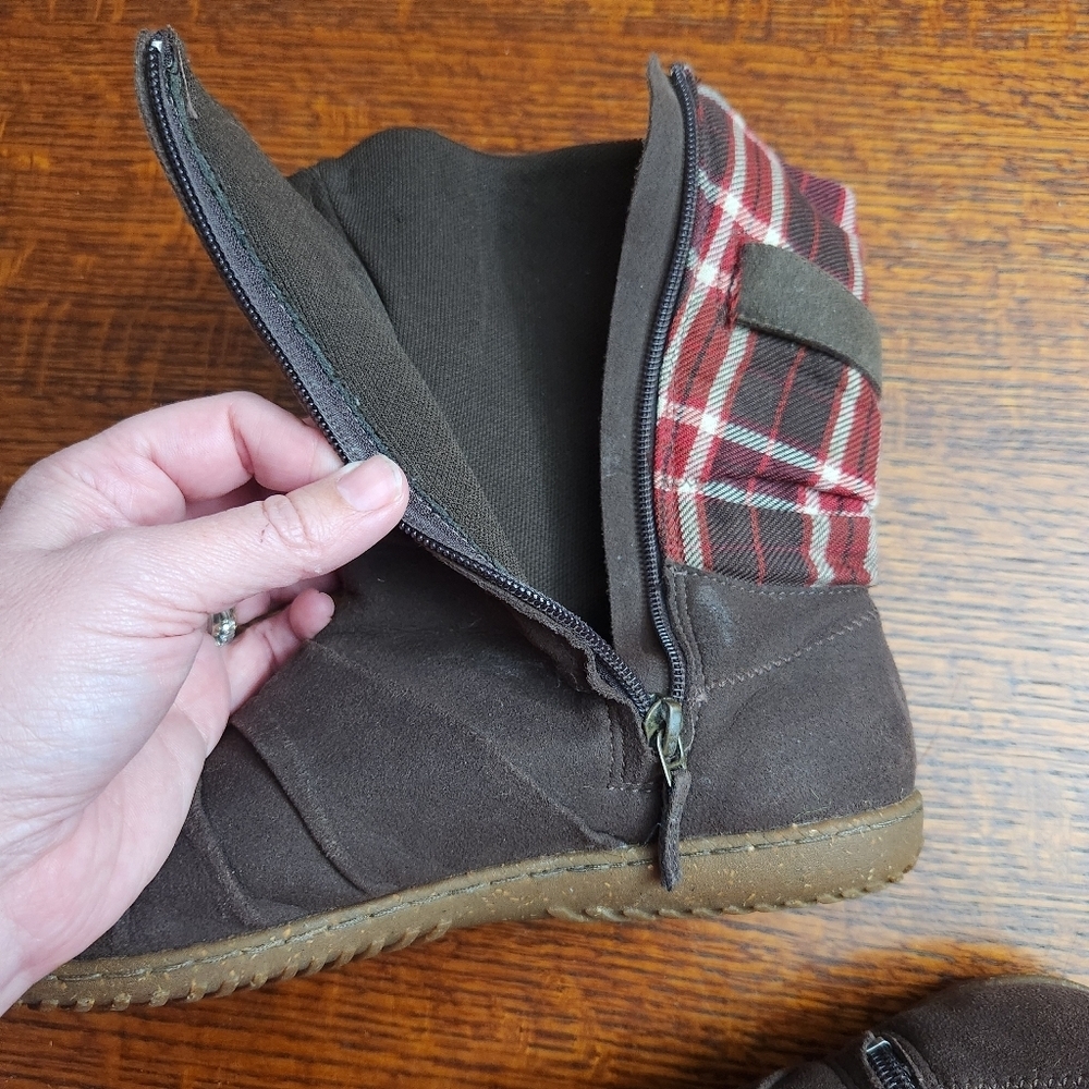Patagonia brown and red plaid high top lightweight boots sizewomens 8.5 - Picture 10 of 11